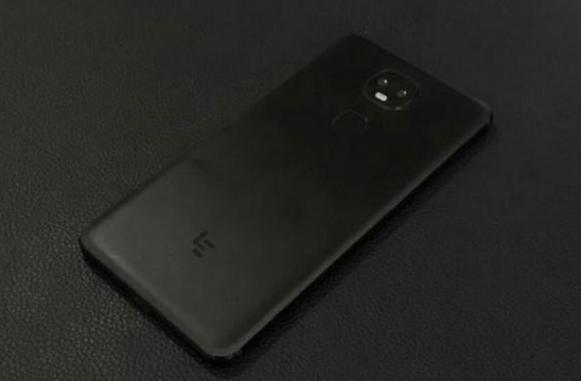 Первые изображения смартфона LeEco Le Dual 3 в черном цвете
