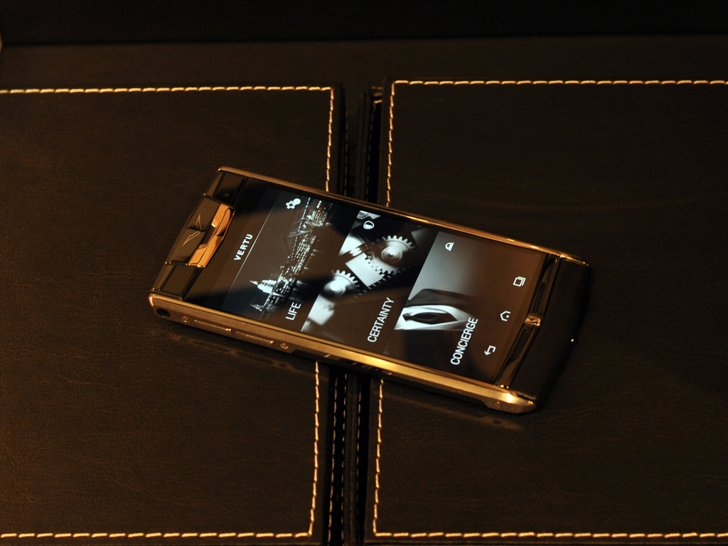 Pride of Russia: Vertu Aster и Vertu Signature Touch - Сотовик